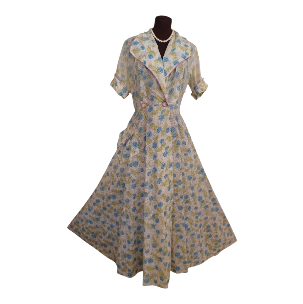 Vintage 1940's Dress Dressing Gown Rayon Nightgown Housecoat Corn Flowers  S-M